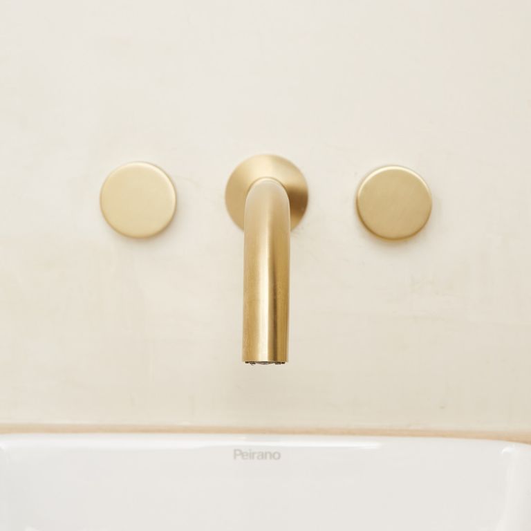 Griferia Peirano Fabric Dorado Lavatorio Pared 62-100g - Imagen 5